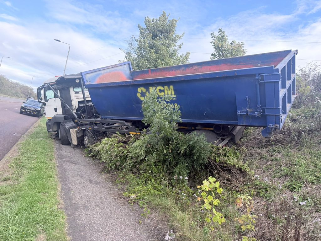 HGV carrying a KCM RoRo container lodged on a banking near Carr Hill in Greasbrough